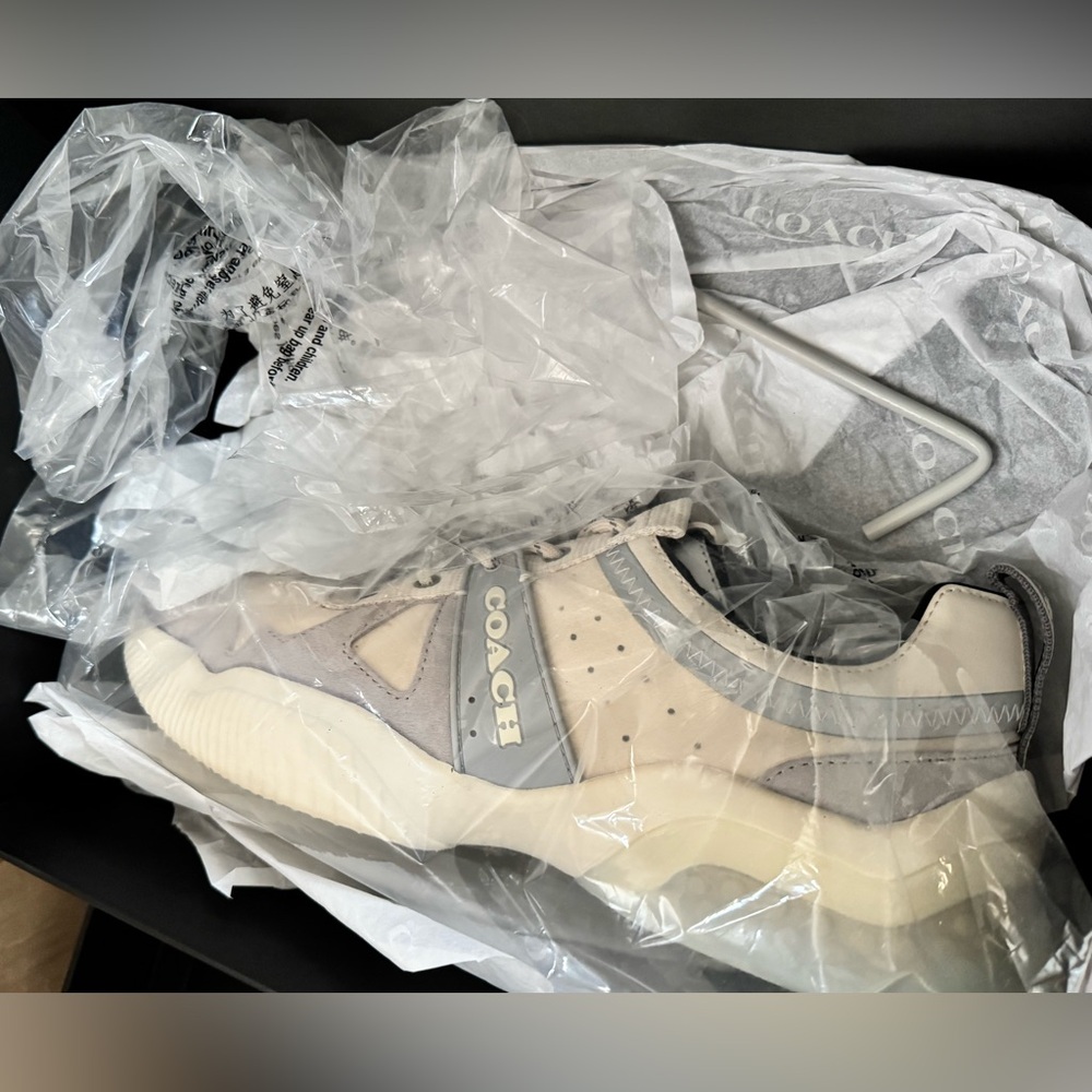 Coach Sneaker - Picture 6 of 6